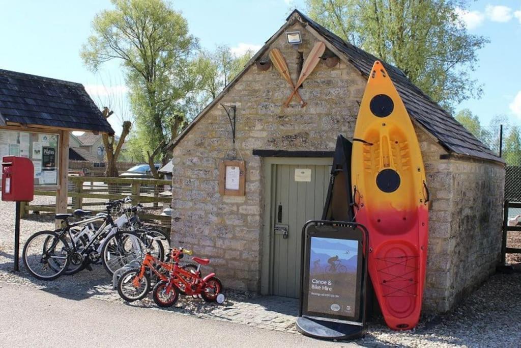 Blueberry Cottage - Lower Mill Estate Somerford Keynes Εξωτερικό φωτογραφία