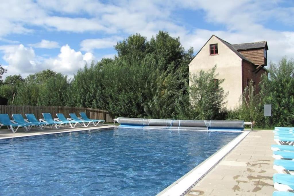 Blueberry Cottage - Lower Mill Estate Somerford Keynes Εξωτερικό φωτογραφία
