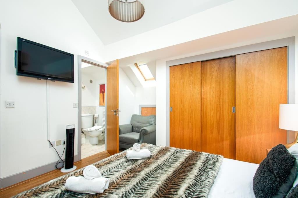Blueberry Cottage - Lower Mill Estate Somerford Keynes Εξωτερικό φωτογραφία