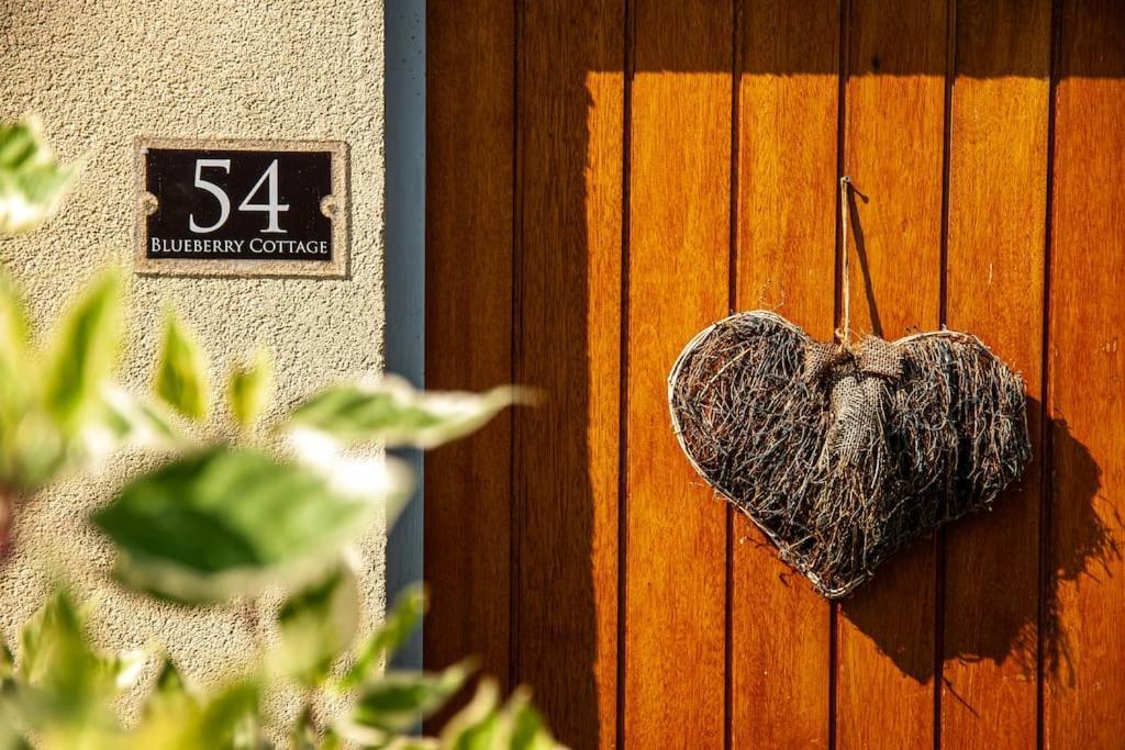 Blueberry Cottage - Lower Mill Estate Somerford Keynes Εξωτερικό φωτογραφία