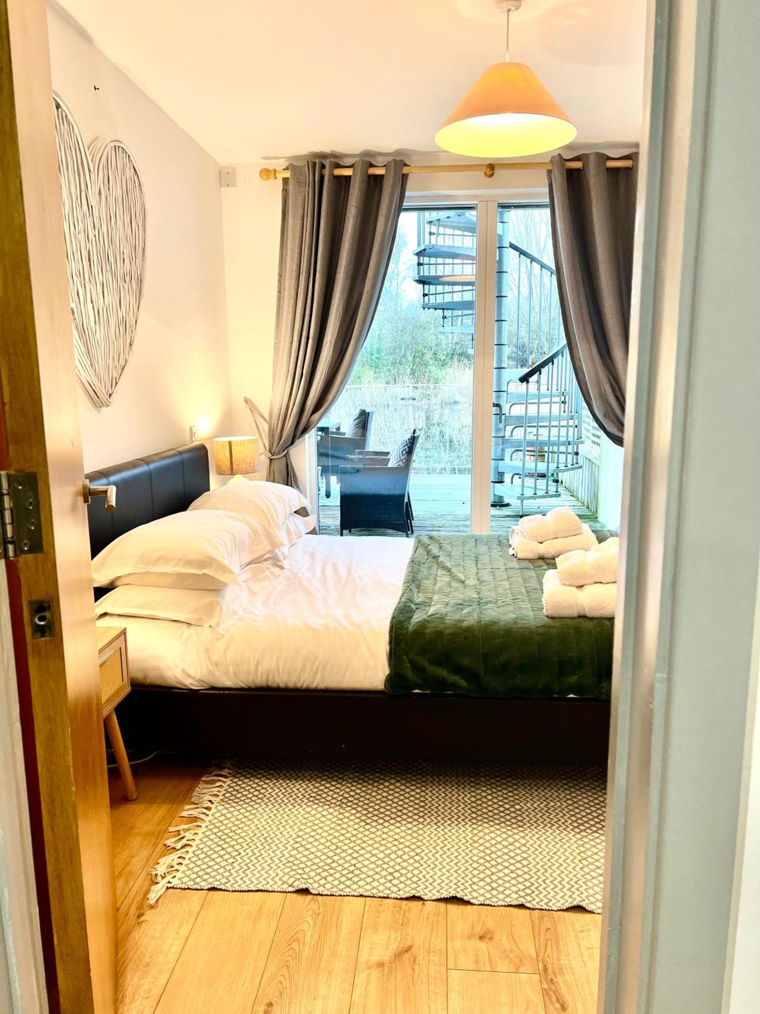 Blueberry Cottage - Lower Mill Estate Somerford Keynes Εξωτερικό φωτογραφία